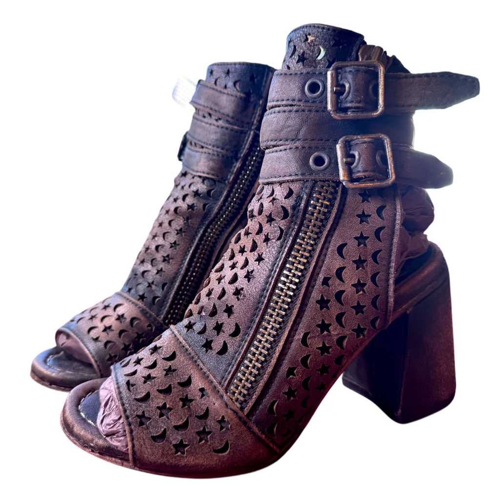 FREEBIRD STAR MOON SANDALS